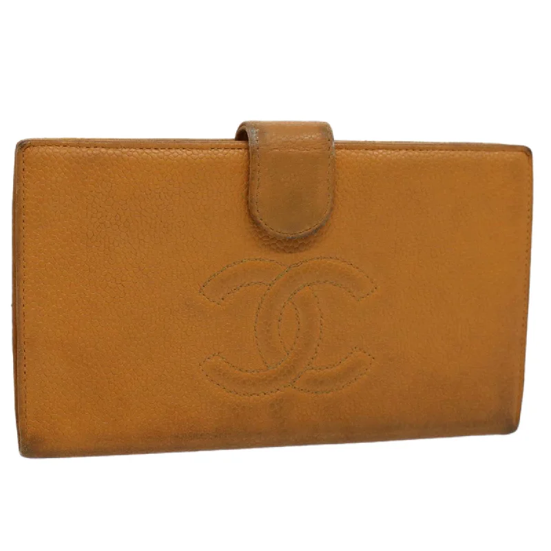 How to clean and maintain metal money clipsChanel  Leather Wallet  (Pre-Owned)