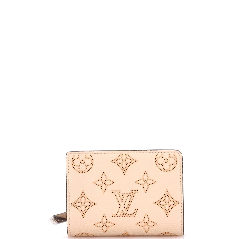 Money clips for holding large amounts of cashClea Wallet Mahina Leather