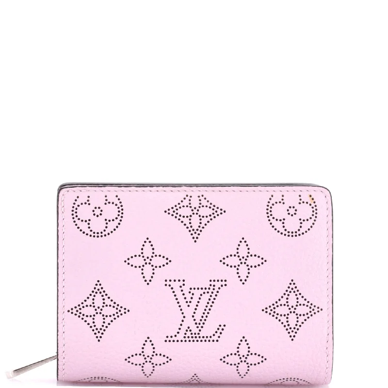 Money clips for women with sleek designsClea Wallet Mahina Leather