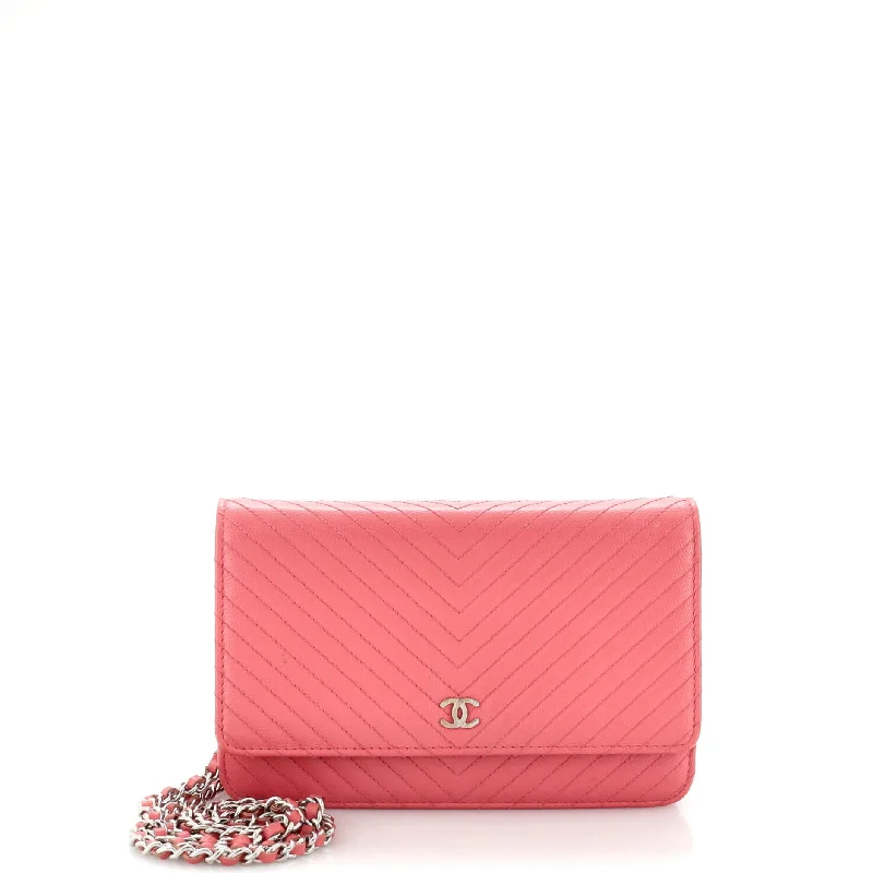 Money clips with magnetic closureWallet on Chain Chevron Iridescent Caviar