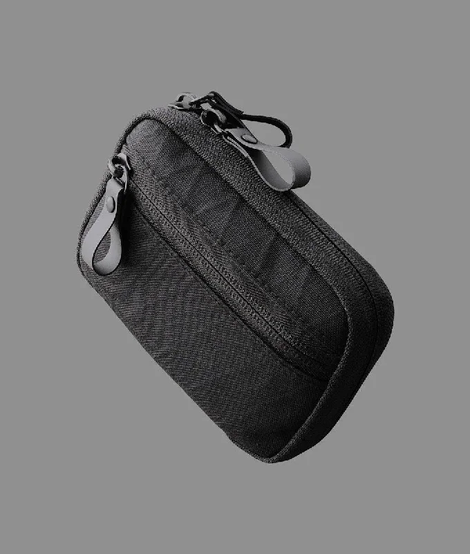 Travel bag with a built - in power bank charger for on - the - go device chargingAlpaka Hub Pouch Travel bag with a built - in power bank charger for on - the - go device chargingAlpaka Hub Pouch