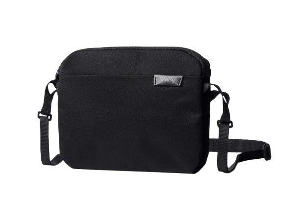 Vintage leather travel bag with brass accents for a classic and sophisticated lookBellroy City Pouch Plus Vintage leather travel bag with brass accents for a classic and sophisticated lookBellroy City Pouch Plus