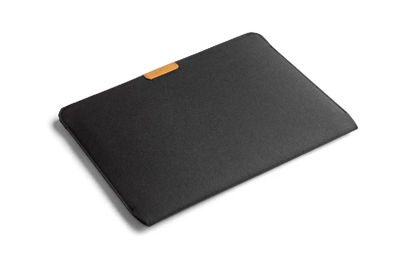 Travel bag with a built - in power bank charger for on - the - go device chargingBellroy Laptop Sleeve 14" Travel bag with a built - in power bank charger for on - the - go device chargingBellroy Laptop Sleeve 14"