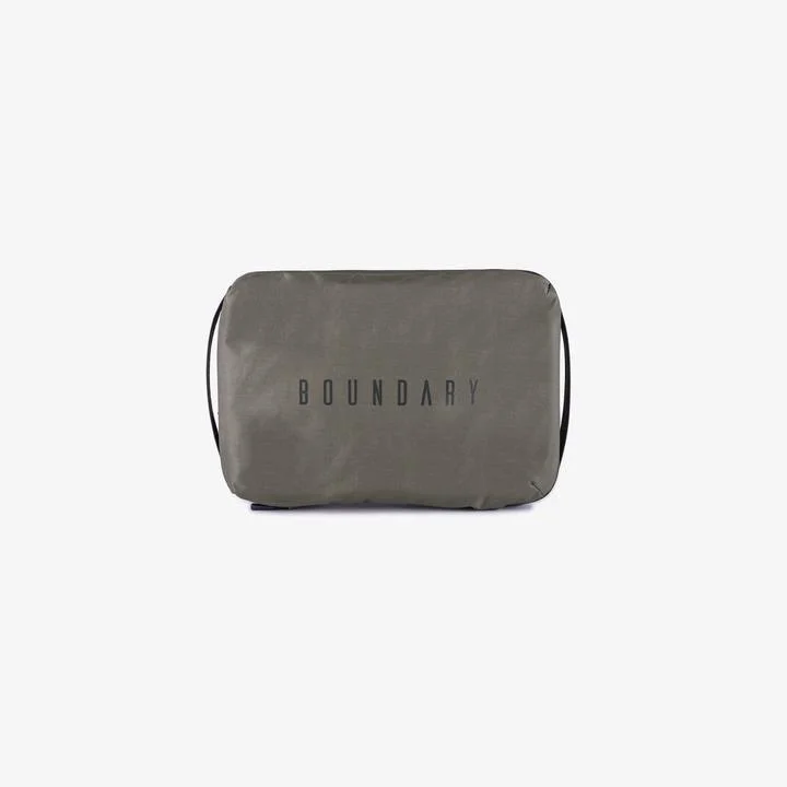Travel bag with a built - in power bank charger for on - the - go device chargingBoundary Supply Tek Case Travel bag with a built - in power bank charger for on - the - go device chargingBoundary Supply Tek Case