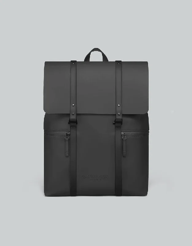 Travel bag with a built - in power bank charger for on - the - go device chargingGaston Luga Spläsh 2.0 16" Travel bag with a built - in power bank charger for on - the - go device chargingGaston Luga Spläsh 2.0 16"