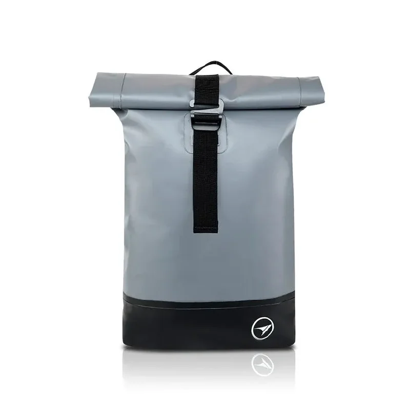 Vintage leather travel bag with brass accents for a classic and sophisticated lookHypergear Dry Pac Rover 25L