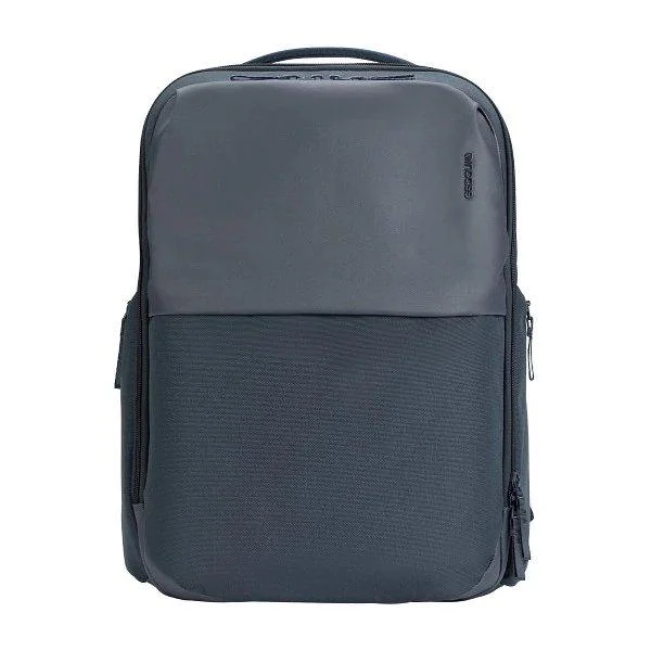 Garment - protected travel bag with hanging system for suits and dressesIncase Core Daypack Pack Garment - protected travel bag with hanging system for suits and dressesIncase Core Daypack Pack