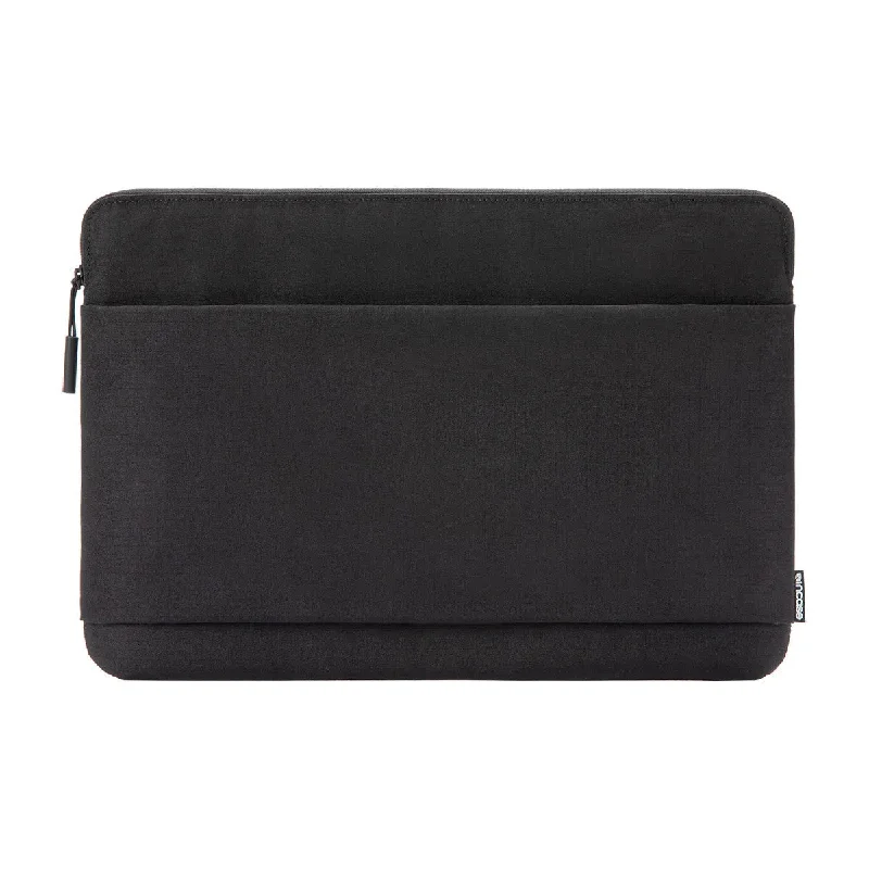 Smart travel bag with integrated GPS tracker for lost item recoveryIncase Go Sleeve for up to 14" Laptop 2021