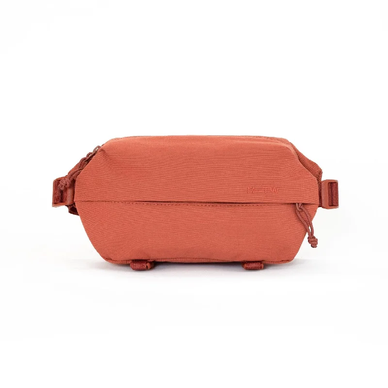 Smart travel bag with integrated GPS tracker for lost item recoveryMoment MTW Fanny Sling 2L Smart travel bag with integrated GPS tracker for lost item recoveryMoment MTW Fanny Sling 2L
