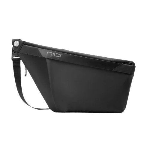 Convertible travel bag that can be used as a backpack or toteNIID Fino IV Chest Bag