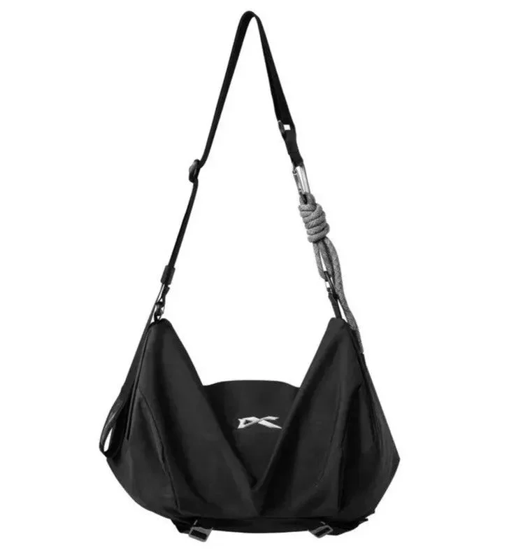 Vintage leather travel bag with brass accents for a classic and sophisticated lookNIID VIA Gym Bag