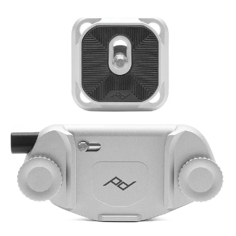 Travel bag with a detachable toiletry pouch for conveniencePeak Design Capture