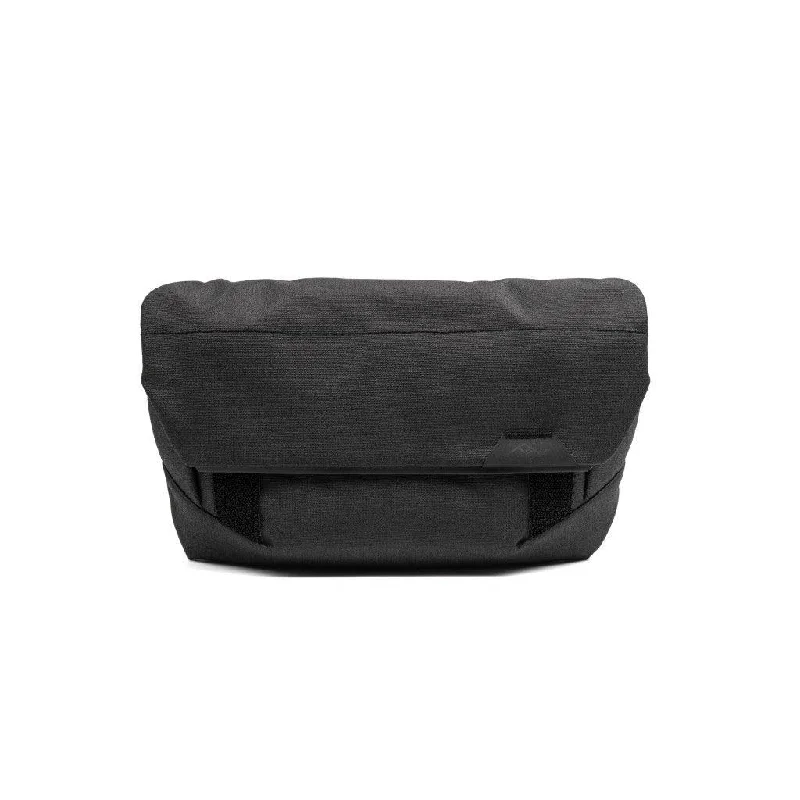 Rolling travel bag with adjustable telescopic handle for different user heightsPeak Design Field Pouch V2 Rolling travel bag with adjustable telescopic handle for different user heightsPeak Design Field Pouch V2