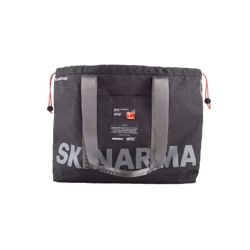 Garment - protected travel bag with hanging system for suits and dressesSkinarma Fardel Utility Tote Bag