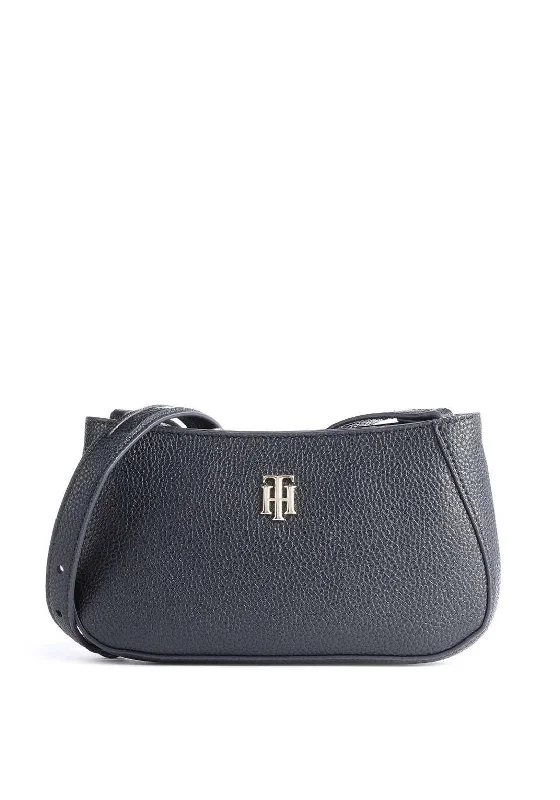 Convertible men's crossbody bag that can be worn as a shoulder bagTommy Hilfiger TH Element Crossbody Bag, Navy Convertible men's crossbody bag that can be worn as a shoulder bagTommy Hilfiger TH Element Crossbody Bag, Navy