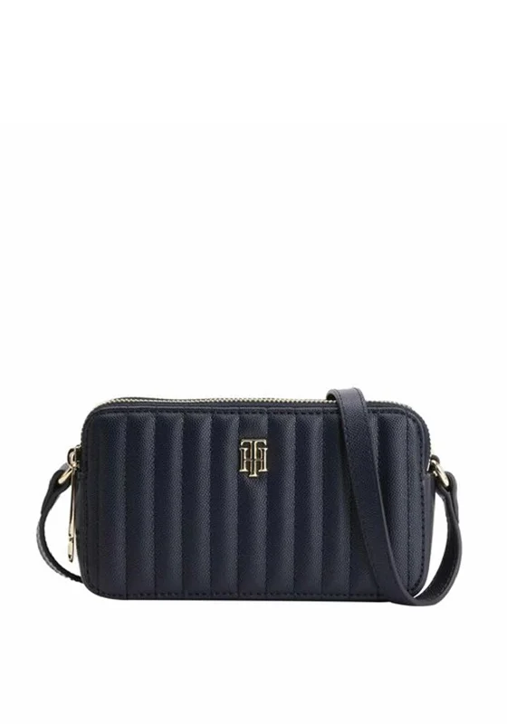 Waterproof nylon men's crossbody bag for outdoor activitiesTommy Hilfiger TH Timeless Quilted Camera Bag, Navy Waterproof nylon men's crossbody bag for outdoor activitiesTommy Hilfiger TH Timeless Quilted Camera Bag, Navy