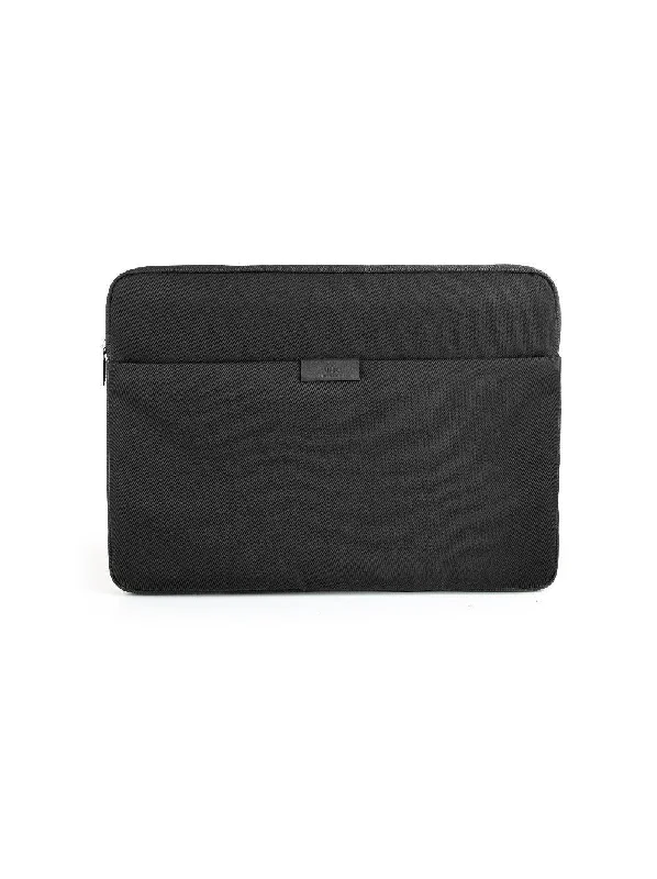 Travel bag with a retractable garment rack for easy unpackingUNIQ Bergen Protective Nylon Laptop Sleeve (Up to 14")