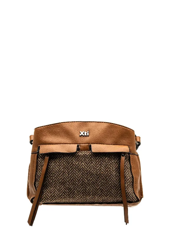 Minimalist men's crossbody bag with a single compartment for simplicityXti Herringbone Design Crossbody Bag, Camel Minimalist men's crossbody bag with a single compartment for simplicityXti Herringbone Design Crossbody Bag, Camel